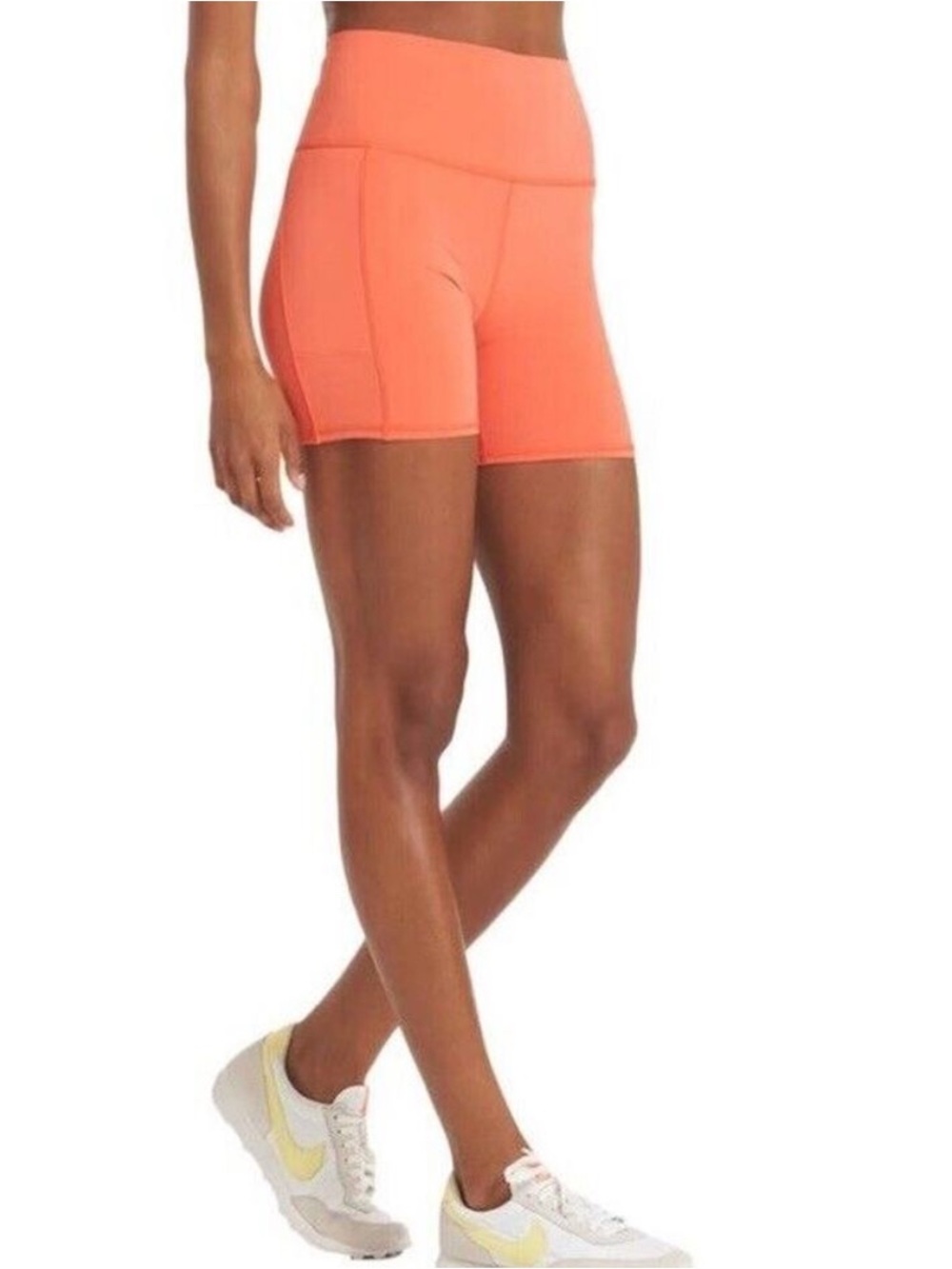 Ladies Vuori Studio Pockets Shorts in Grapefruit - Sz M